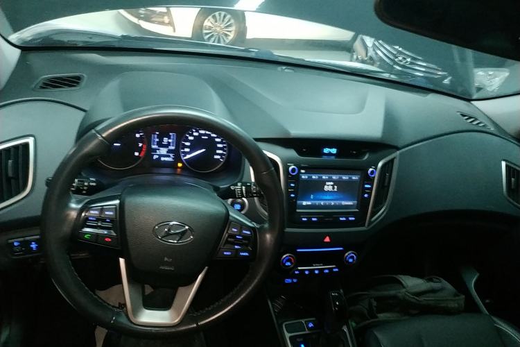 Used Hyundai ix25 2015 1.6L Automatic Two-Wheel-Drive Deluxe DLX Model
