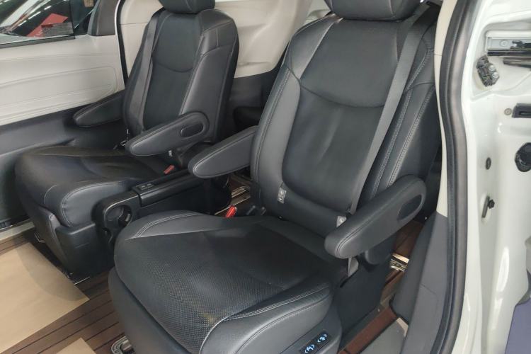 Used Toyota Sienna 2021 2.5L Hybrid Comfort Edition