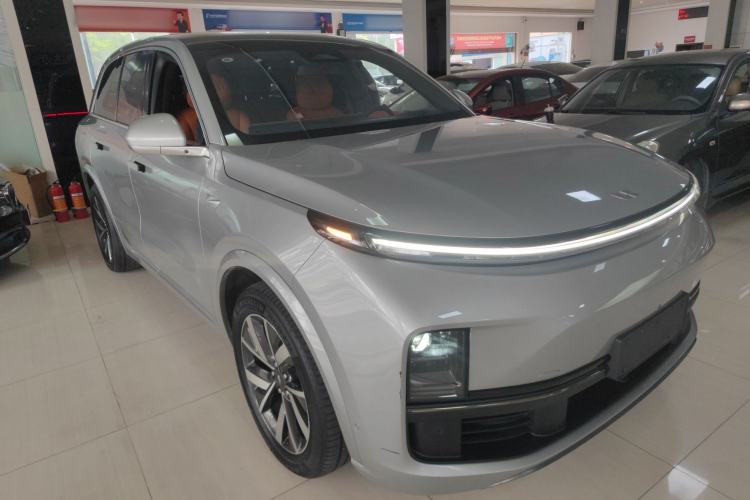 Used Li Auto L8 2023 Air model
