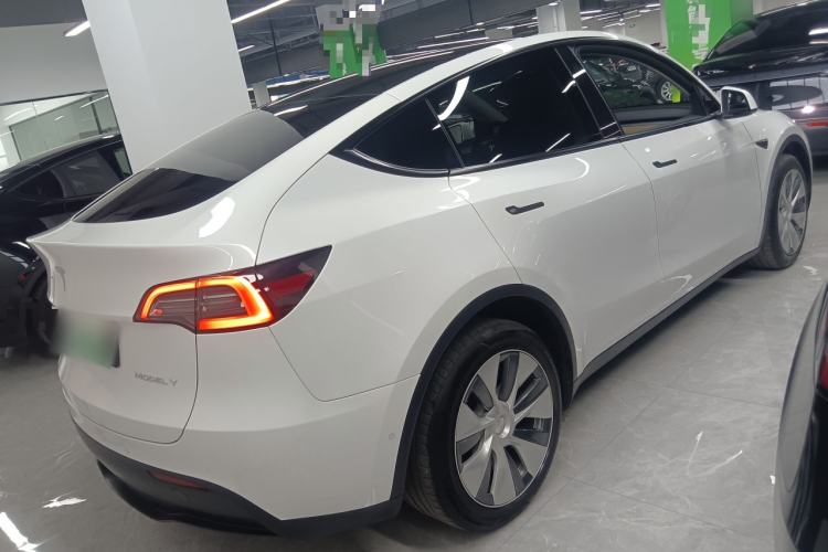 Used Tesla Model Y 2022 Long-Range All-Wheel-Drive Version
