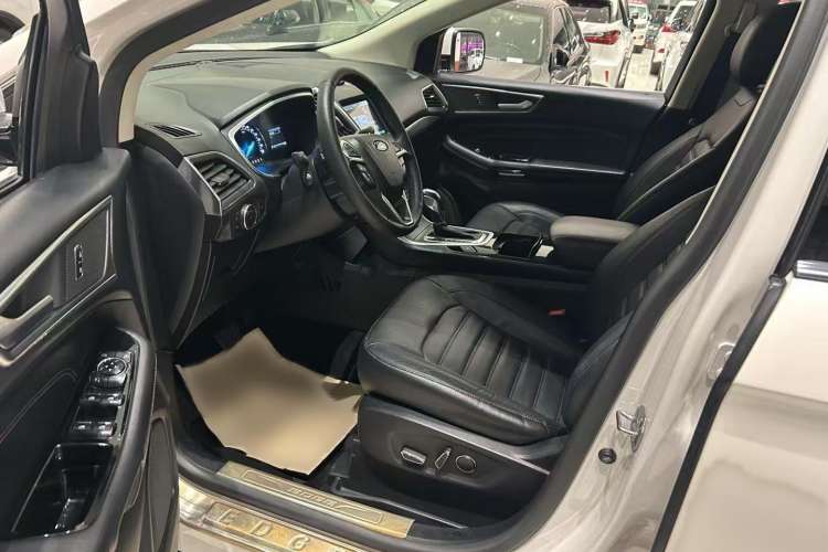 Used Ford Edge 2015 2.0T GTDi Two-Wheel-Drive High-Line Version
