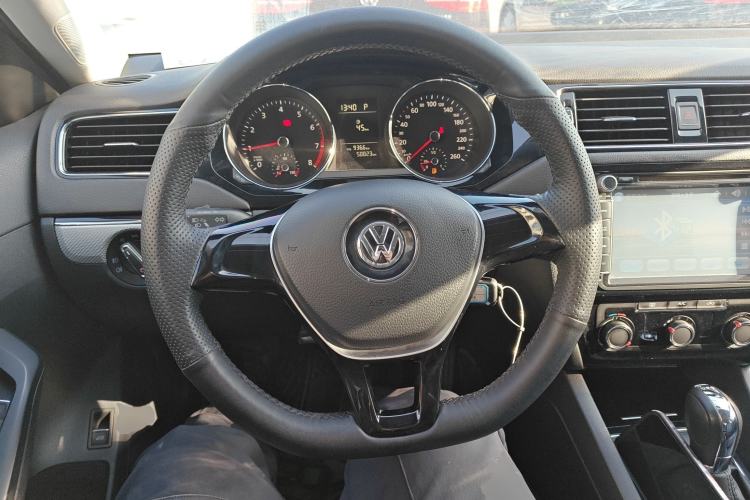 Used Volkswagen Sagitar 2015 230TSI Automatic Comfort Version
