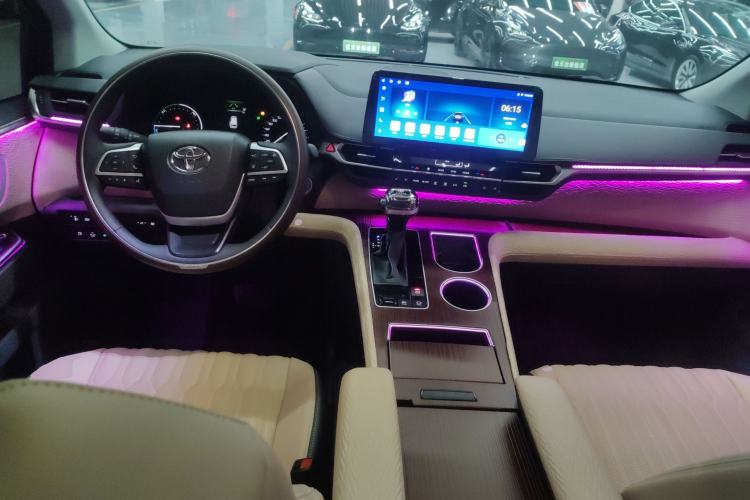 Used Toyota Sienna 2023 2.5L Hybrid Comfort Edition
