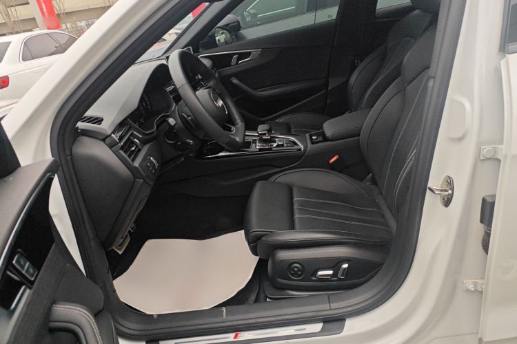 Used Audi A4L 2024 40 TFSI Luxury Dynamic Edition
