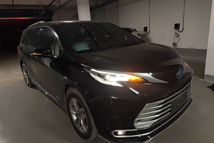 Used Toyota Sienna 2021 2.5L Hybrid Platinum Edition
