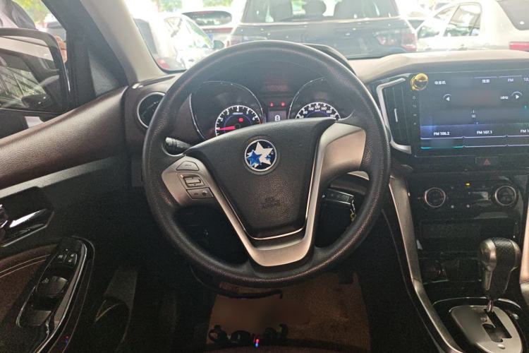 Used Venucia T70X 2016 2.0L CVT SmartFun Sport Edition