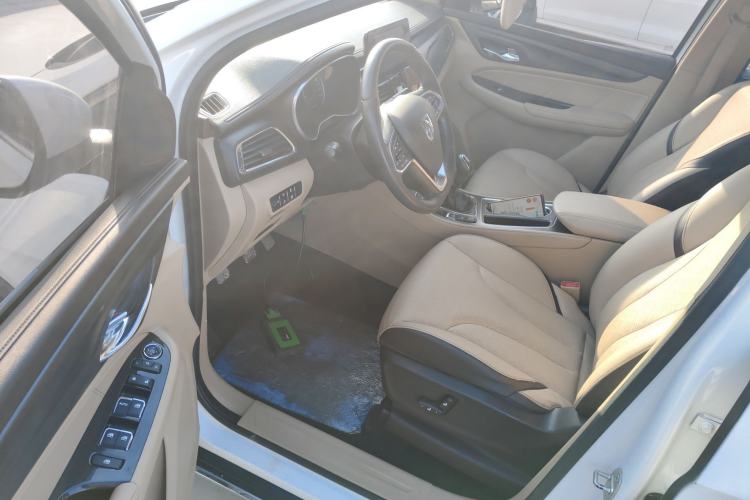 Used Baojun 730 2017 1.5T Manual Prestige Version 7 Seats