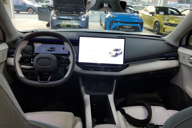 Used Lynk & Co 06 EM-P 2023 EM-P 126 Long-Range Halo