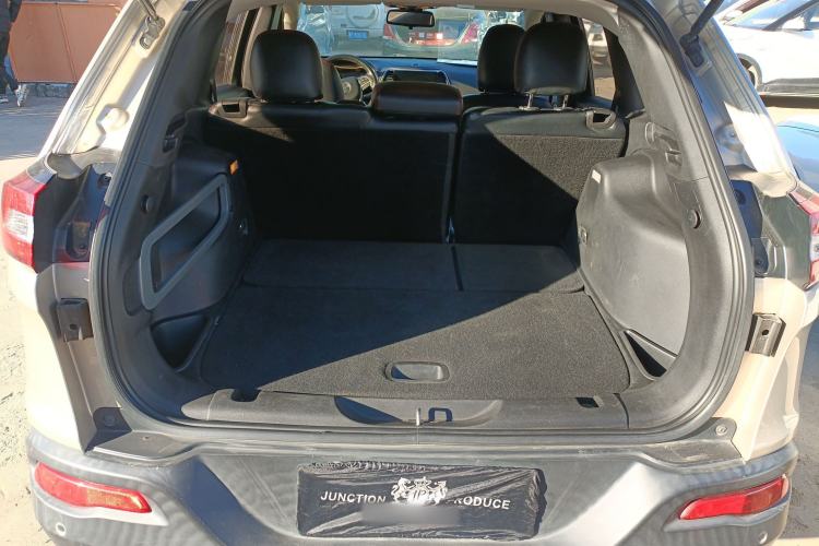 Used  Cherokee 2016 2.0L Leading Edition