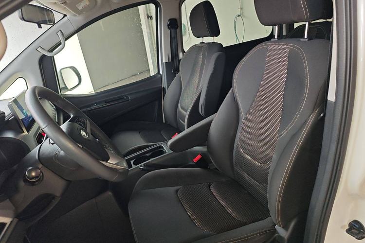 Used  M3 2022 PLUS 1.8L 7-seater Standard Model
