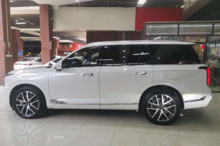 Used GAC Trumpchi ES9 2024 PHEV with 143 km Max
