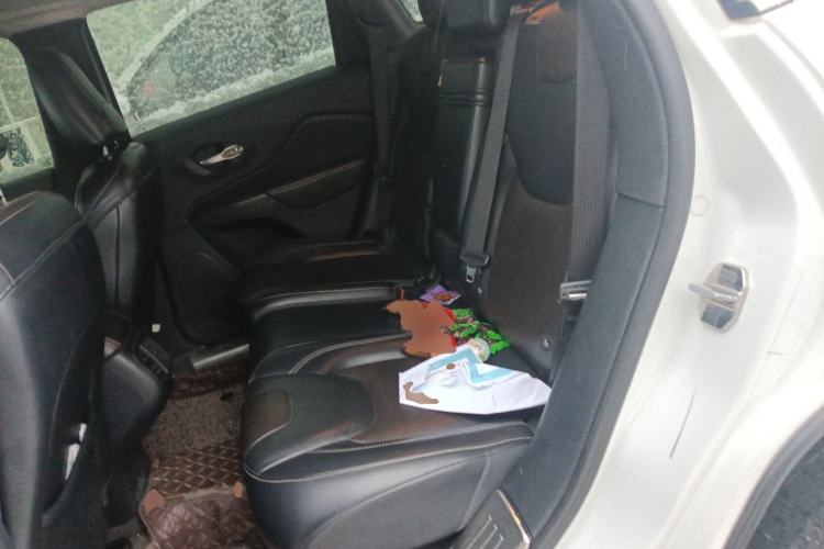 Used  Cherokee 2016 2.4L Professional Edition
