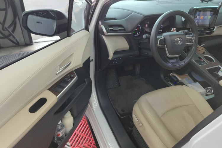 Used Toyota Sienna 2021 2.5L Hybrid Luxury Edition
