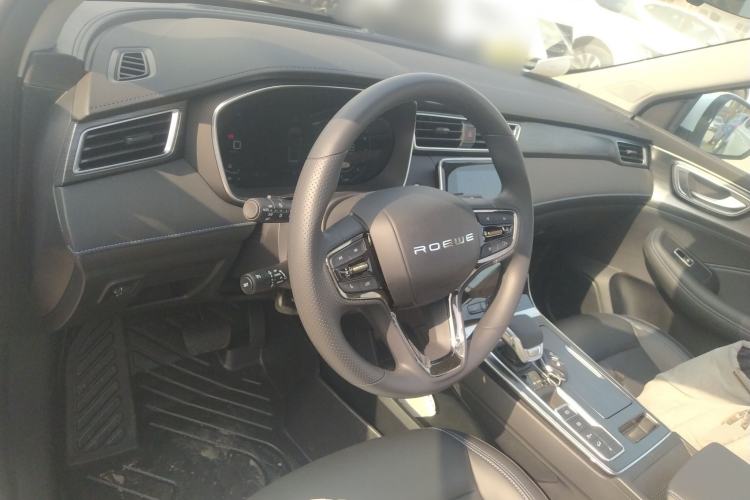 Used Roewe RX5 2025 PLUS 330TGI Automatic Trendsetting Smart Edition
