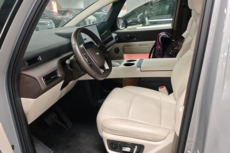 Used Li Auto MEGA 2024 Ultra Model
