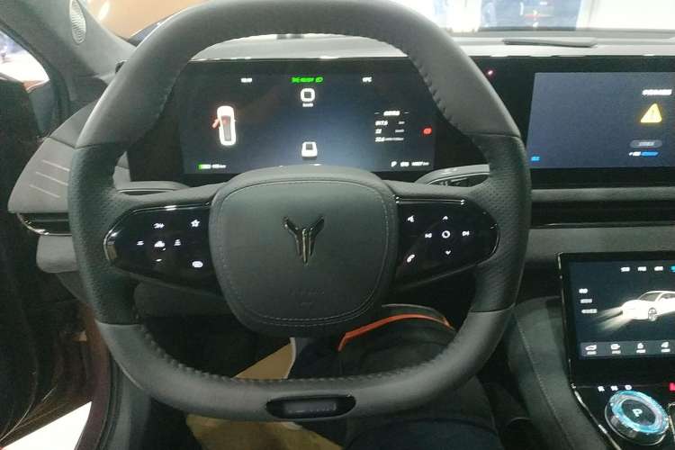 Used VOYAH PASSION 2023 Four-Wheel Drive Long-Range Version
