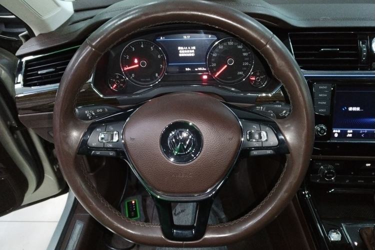 Used Volkswagen Phideon 2016 380TSI Two-Wheel-Drive Supreme Edition
