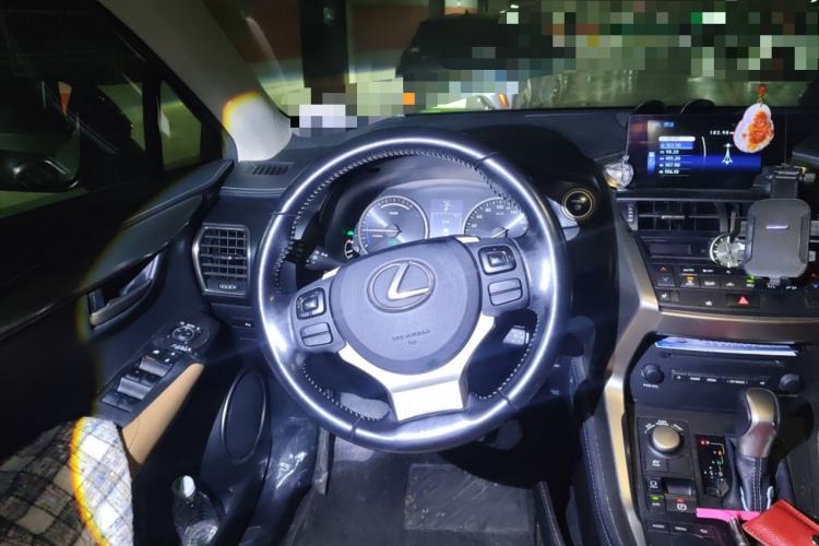 Used Lexus NX 2015 300h Front-Drive Fēngshàng Edition
