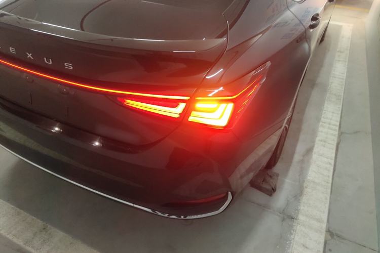 Used Lexus ES 2025 300h Deluxe Edition