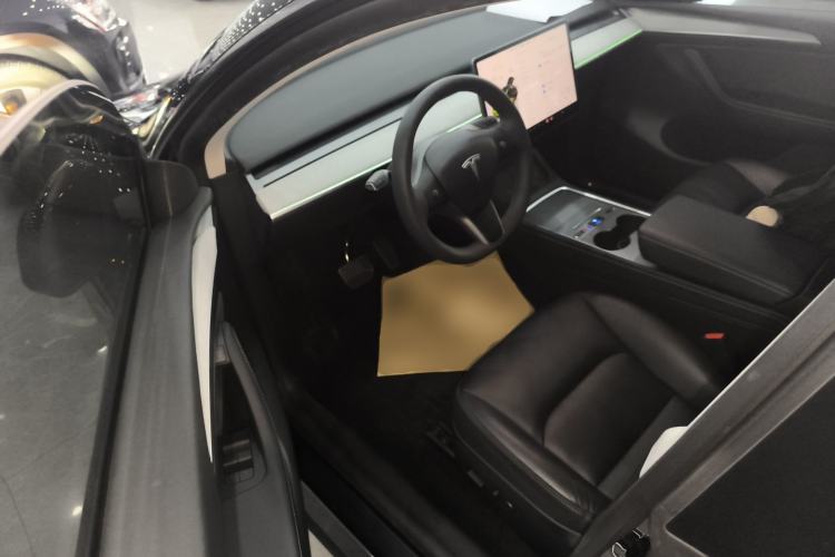 Used Tesla Model Y 2023 Long-Range All-Wheel-Drive Version
