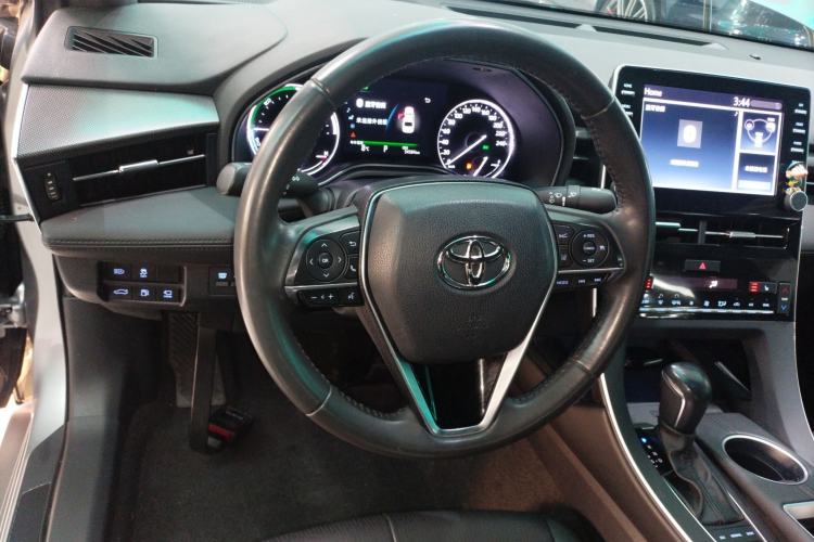 Used Toyota Avalon 2019 Dual-Engine 2.5L XLE Prestige Version China VI Standard
