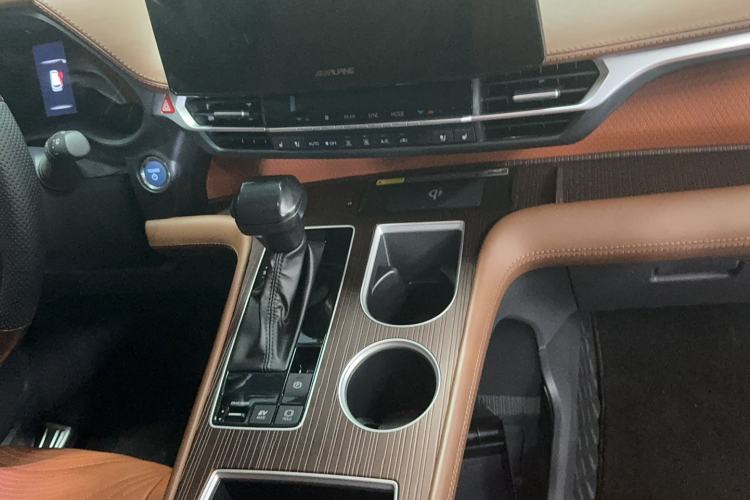 Used Toyota Granvia 2023 2.5L Hybrid Comfort Edition
