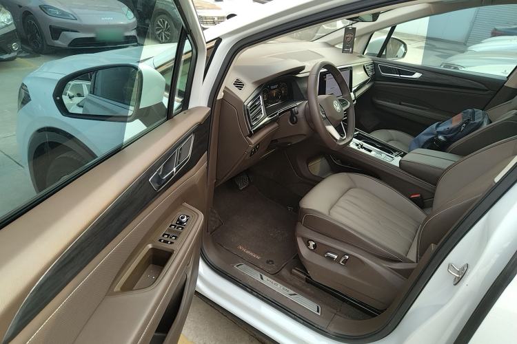 Used Volkswagen Viloran 2024 330TSI Luxury Edition
