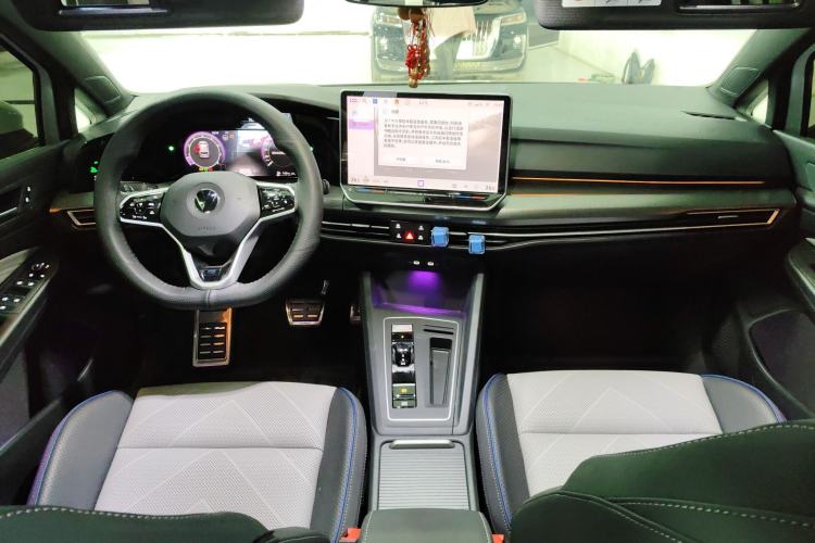 Used Volkswagen Golf 2025 300TSI R-Line
