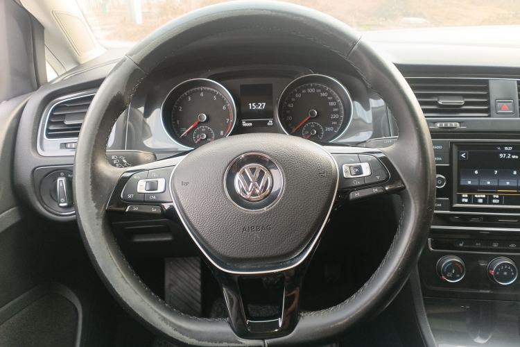 Used Volkswagen Golf 2018 230TSI Automatic Luxury Version
