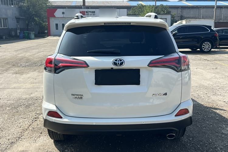Used Toyota RAV4 2016 2.0L CVT Two-Wheel Drive Fashion Edition China V Standard
