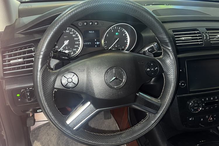 Used Mercedes-Benz R-Class 2017 R 320 4MATIC Business Edition Prestige Model
