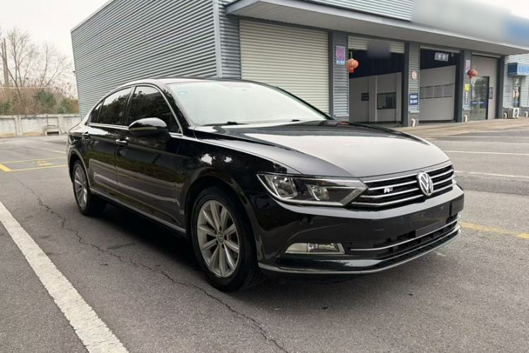 Used Volkswagen Magotan 2017 330TSI DSG Leading Model
