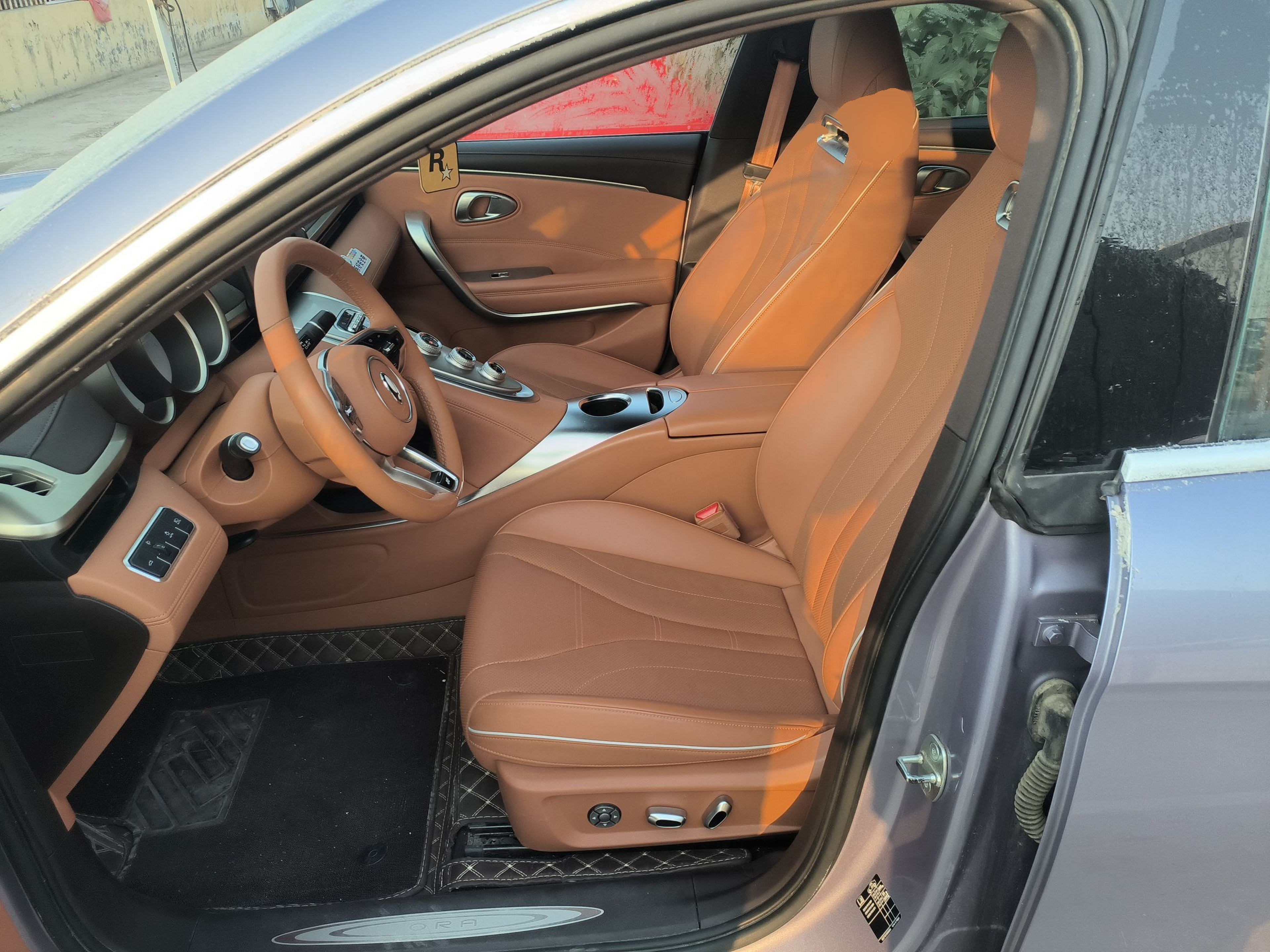 Переднее сиденье в автомобиле