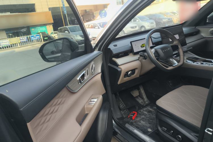 Used Chery Tiggo 8 PLUS 2025 290TGDI DCT Prestige 5-Seater
