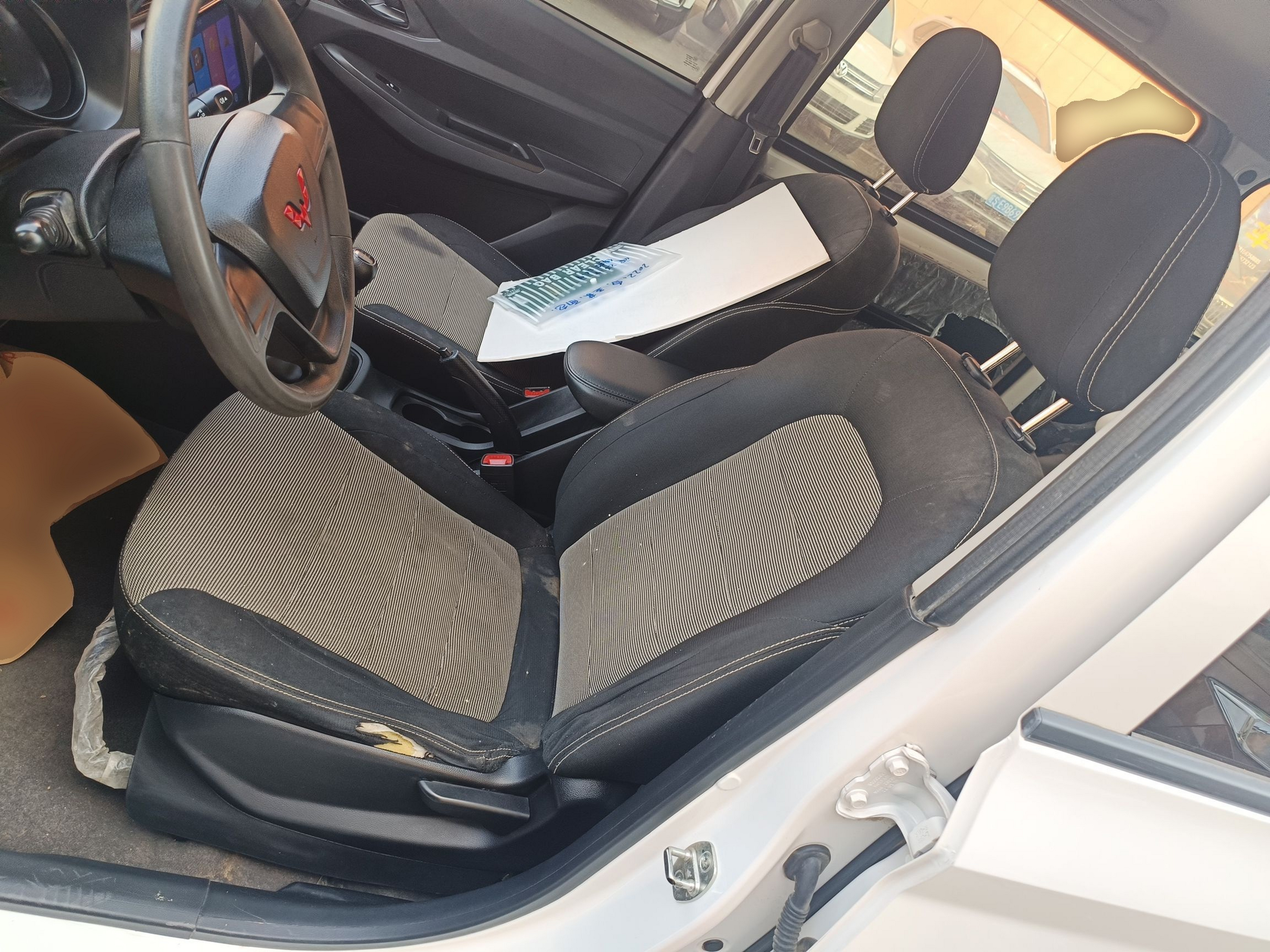 Переднее сиденье в автомобиле