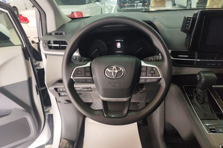 Used Toyota Granvia 2023 2.5L Hybrid Comfort Edition