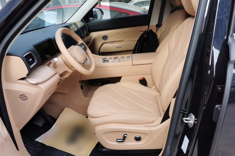 Used Chery T11 2026 Model 220 All-Wheel Drive Dual IMAX Theater Edition