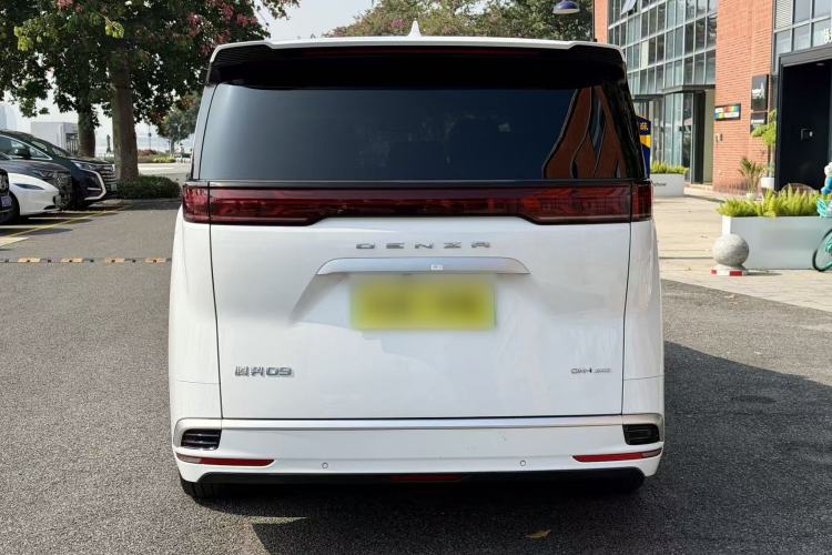 Used Denza D9 2022 DM-i 970 Four-Wheel Drive Prestige Model
