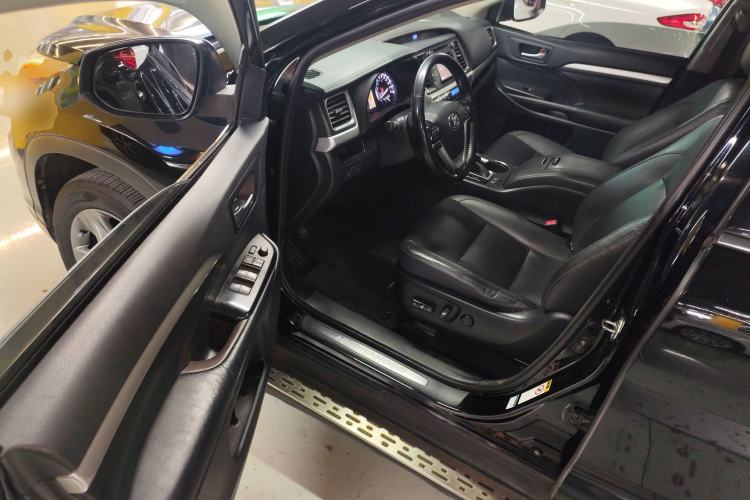 Used Toyota Highlander 2017 2.0T Two-Wheel Drive Luxury Edition 7 Seats
