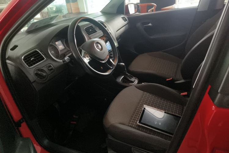 Used Volkswagen Polo 2016 1.6L Automatic Comfort Model
