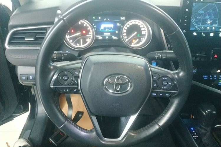 Used Toyota Camry 2021 2.0G Luxury Edition
