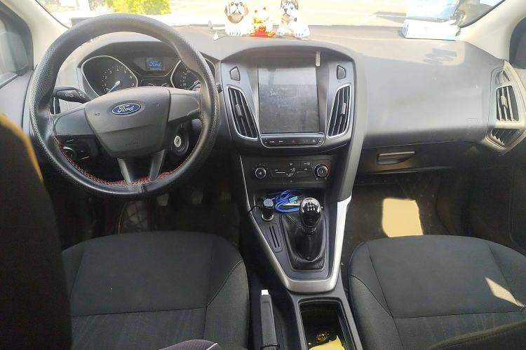 Used Ford Focus 2015 Hatchback 1.6L Manual Comfort Edition
