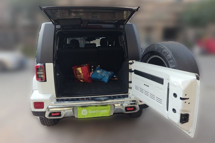 Used  BJ40 2018 PLUS 2.3T Automatic Four-Wheel Drive Flagship Version China V Emission Standard
