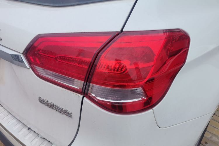 Used Haval H2 2018 1.5T Dual-Clutch Two-Wheel Drive Fashion Model China VI Standard
