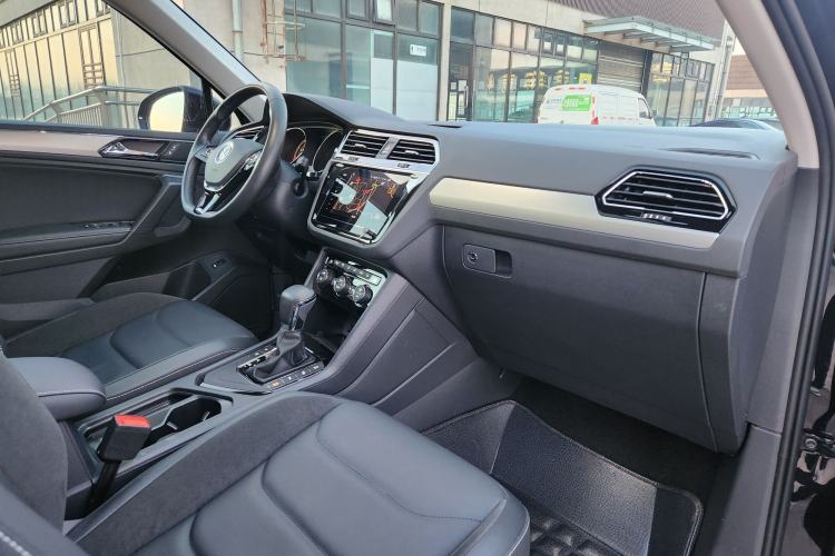 Used Volkswagen Tiguan L 2019 Revised 330TSI Automatic Two-Wheel Drive Smart & Luxury Edition China VI Standard