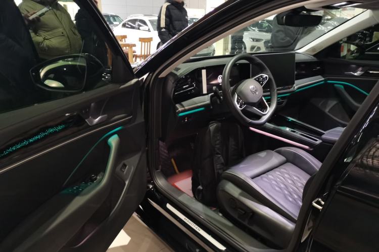 Used Volkswagen Magotan 2024 380TSI DSG Prestige Edition DaMai Package
