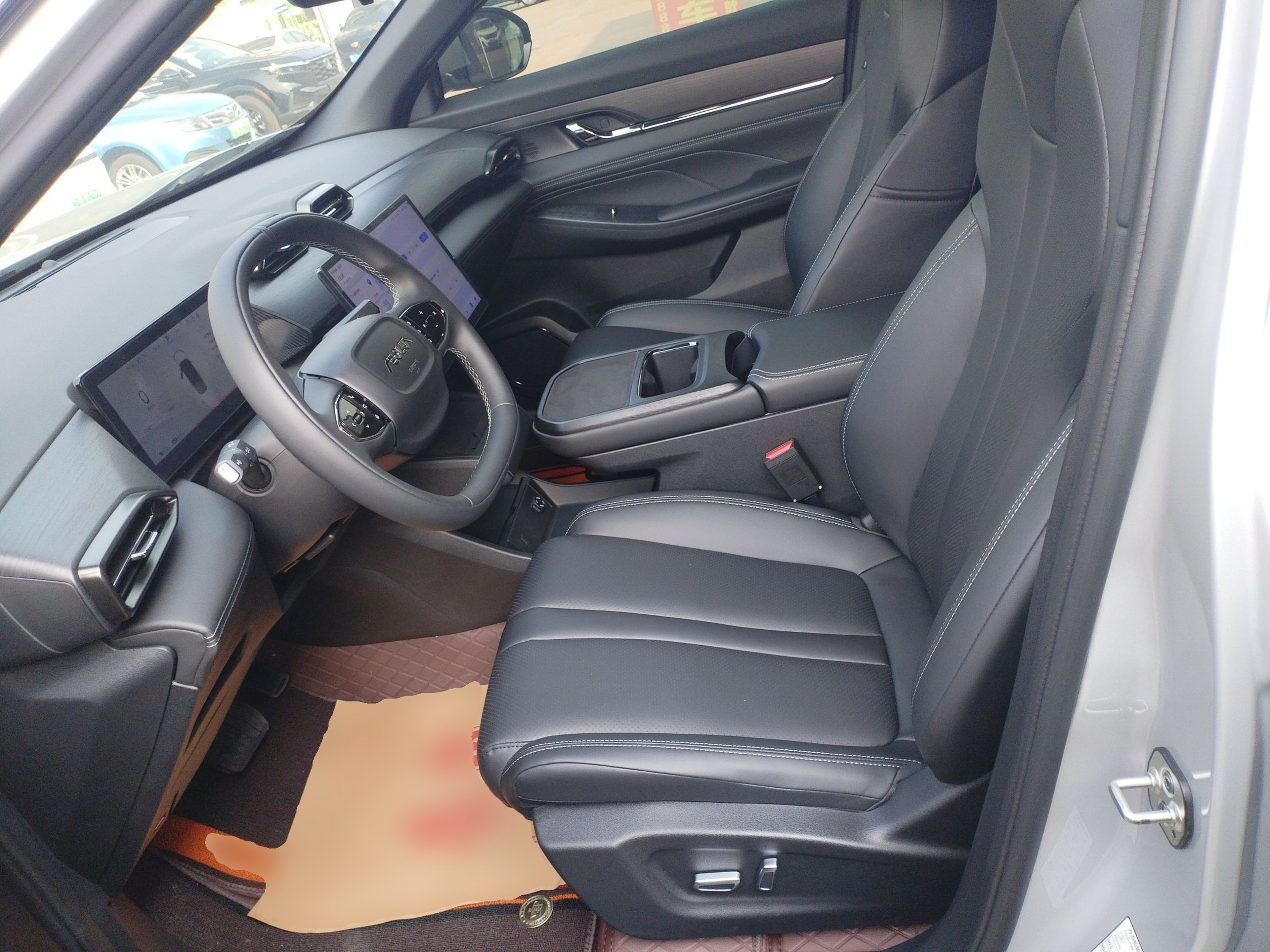 Переднее сиденье в автомобиле