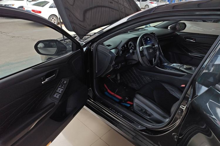 Used Toyota Avalon 2019 Dual-Engine 2.5L XLE Prestige Version China VI Standard
