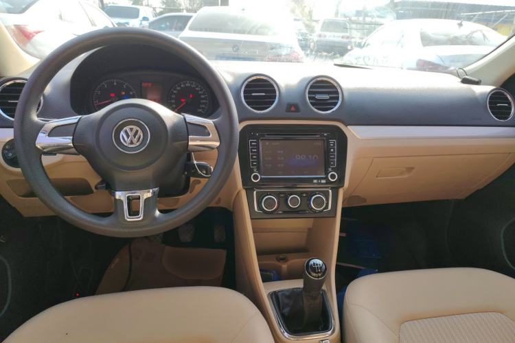 Used Volkswagen Jetta 2015 1.6L Manual Comfort Model
