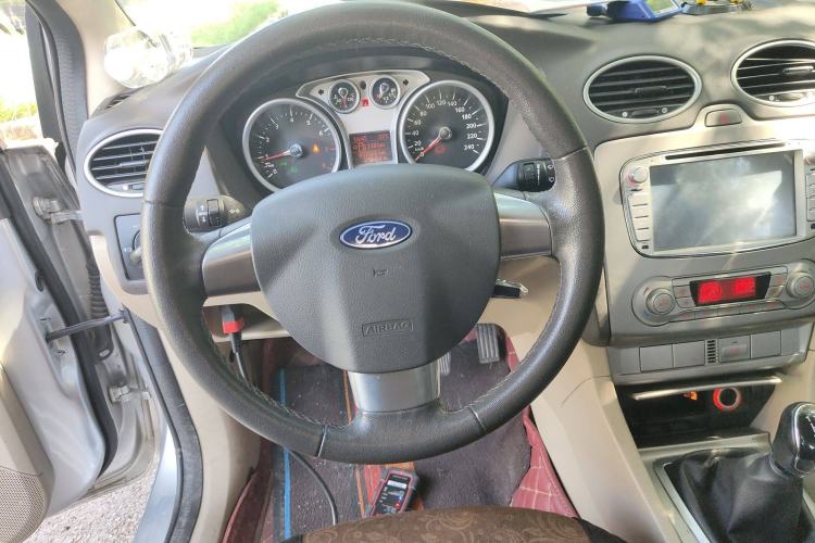 Used Ford Focus 2013 Sedan Classic 1.8L Manual Fashion Edition

